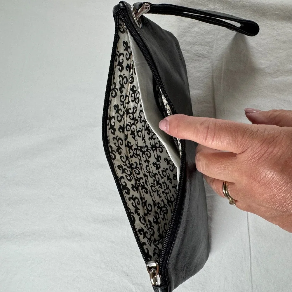 NWOT Hobo International Black Leather Zippered Pouch Wristlet Clutch